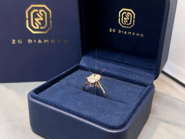 商斥资1450万网友：这是真的眼里有光CQ9电子眼球嵌2克拉钻石！23岁富(图5)