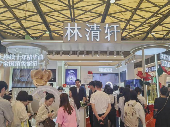 、自然堂等美妆企业亮相美博会！CQ9电子平台入口【现场】家化(图20)