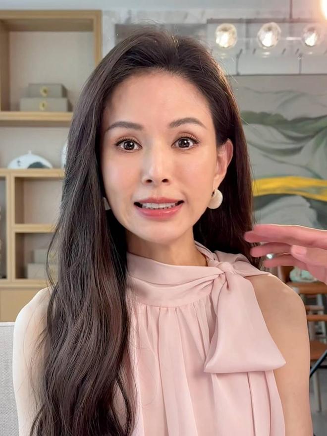 呆网友：最好的投资是投资自己！CQ9电子59岁李若彤晒美照惊(图1)
